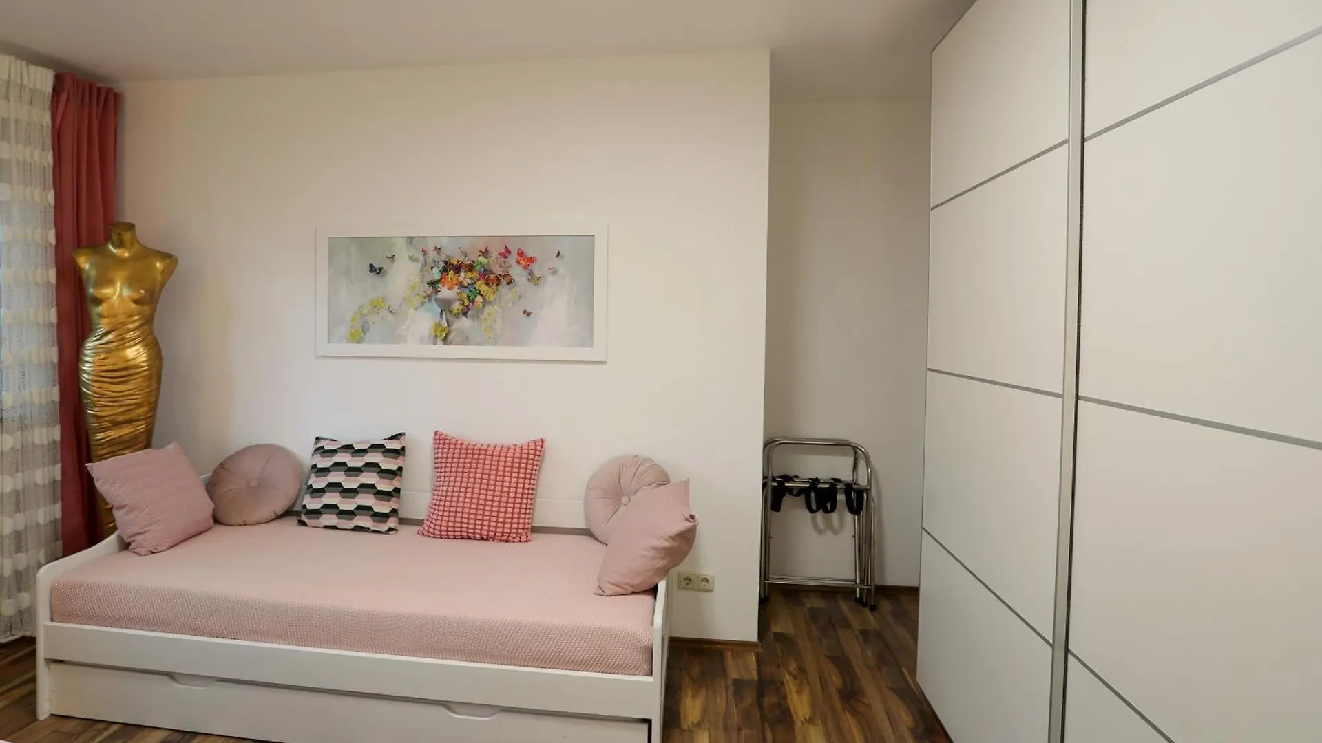 Апартаменты 10 Min Subway U-Bahn To Marienplatz 130 M2 - 4Br - 2Bath Мюнхен