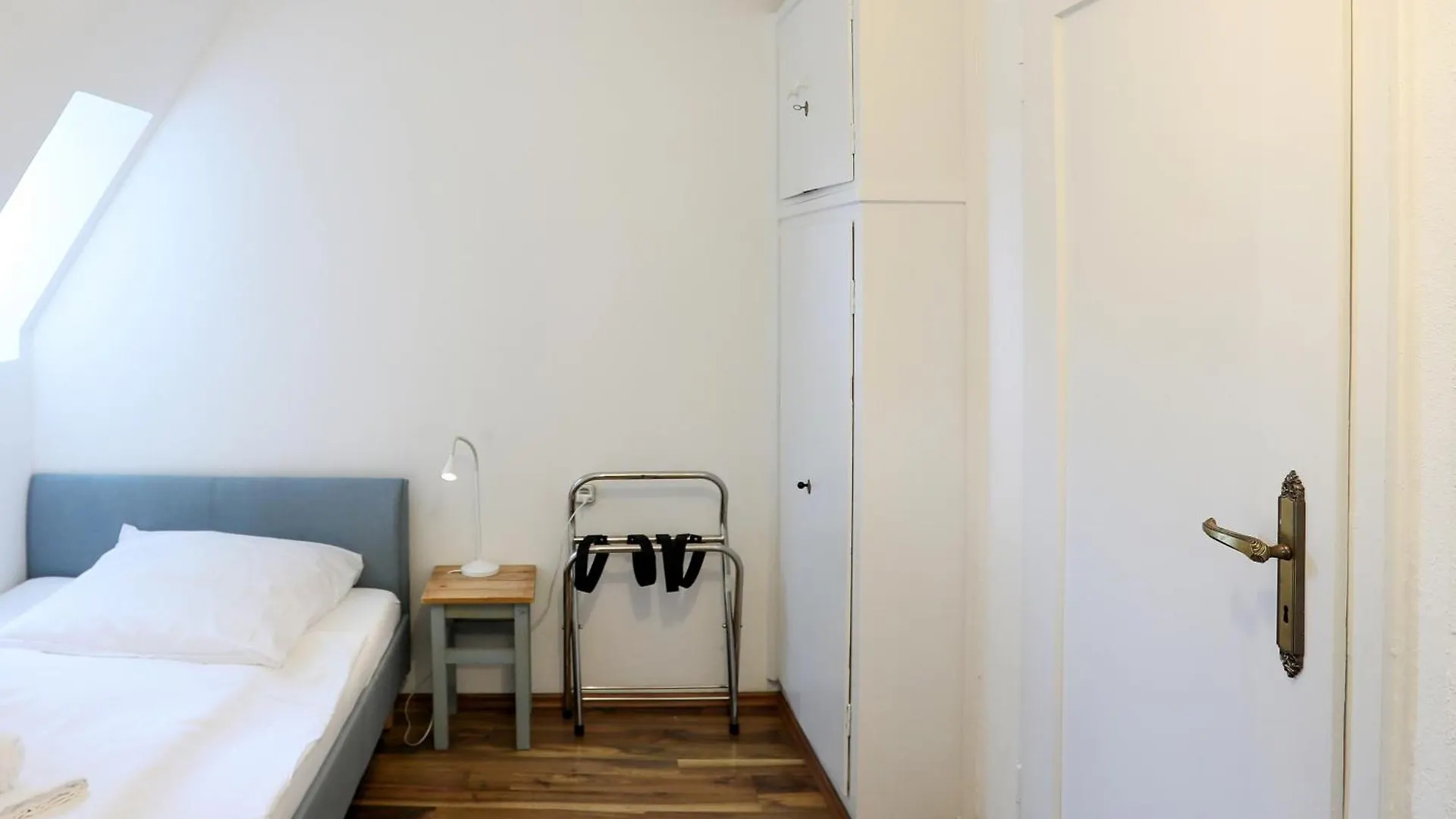 Апартаменты 10 Min Subway U-Bahn To Marienplatz 130 M2 - 4Br - 2Bath Мюнхен 0*,  Германия